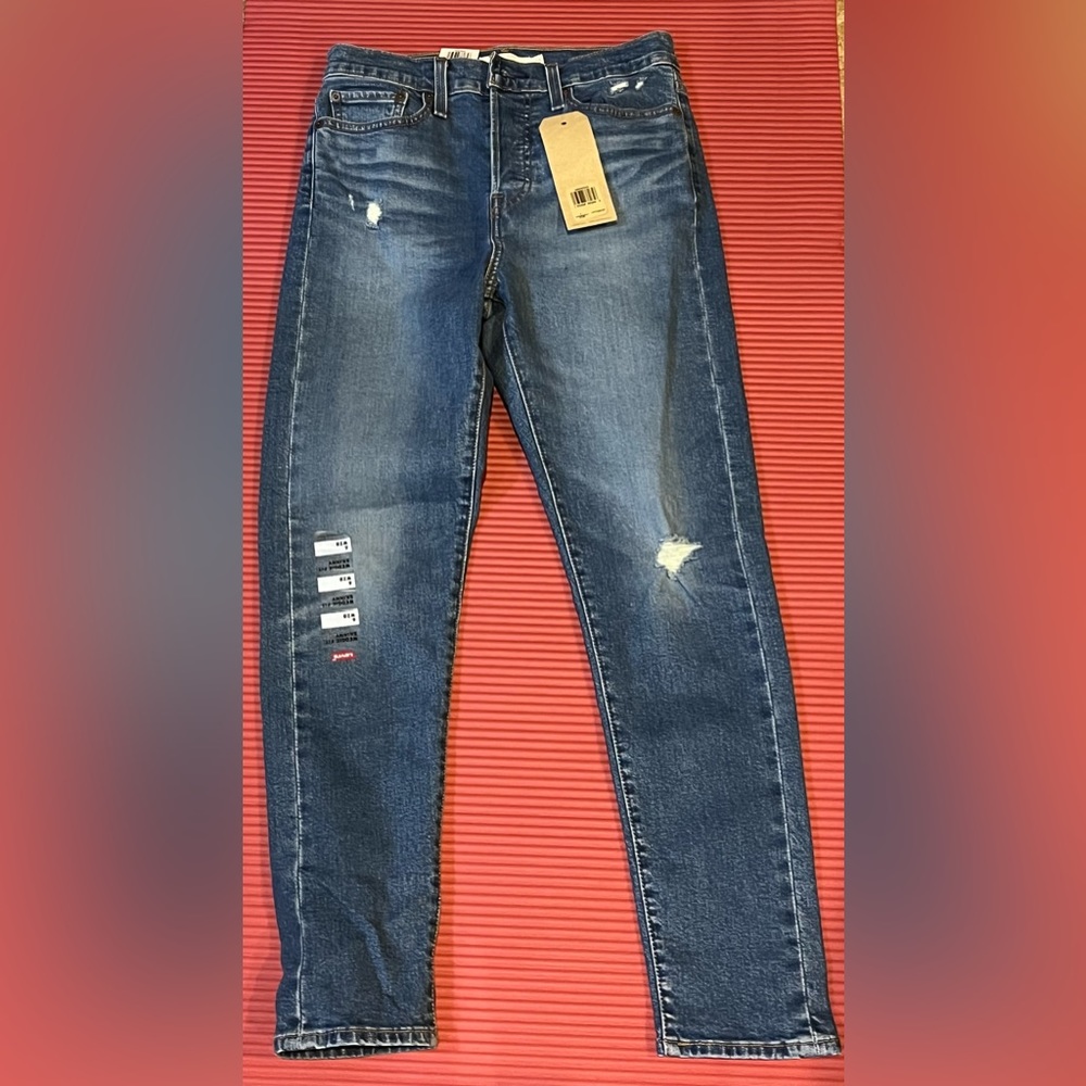 New with tag Levi’s skinny high rise jeans